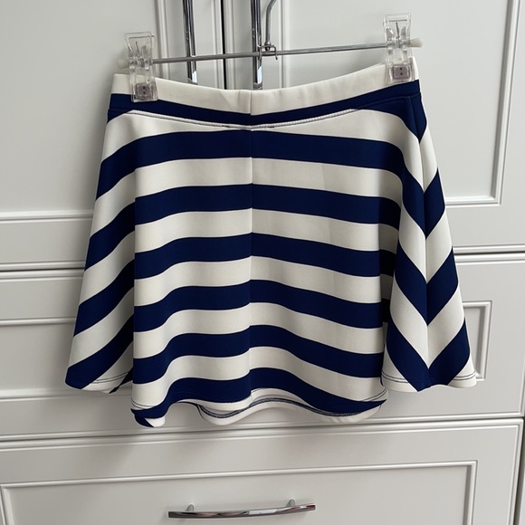 Forever 21 mini skirt - Picture 2 of 4